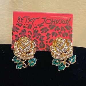 NWT BETSEY JOHNSON Rhinestone Rose earrings